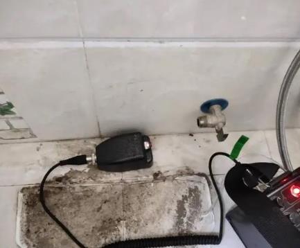 岭东屋顶漏水维修公司分享下卫生间漏水的危害及解决方法